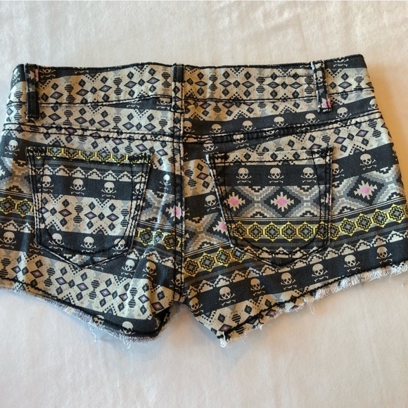 HOT Kiss Cici Geometric & Skulls Pattern Raw Hem Booty Short Shorts Size 3 - Picture 2 of 7